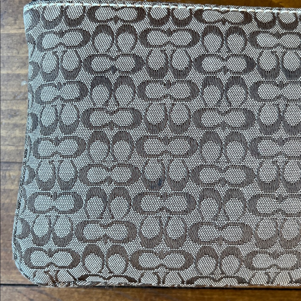 Coach Wristlet Front Buckle Pocket - Picture 7 of 13